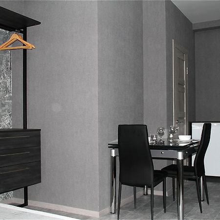 Solo Apartment Virmenska Kiev Ngoại thất bức ảnh