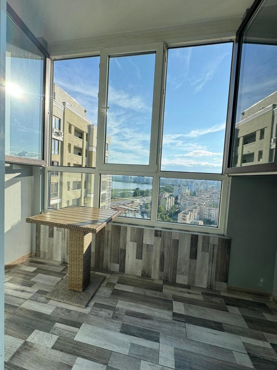 Solo Apartment Virmenska Kiev Ngoại thất bức ảnh