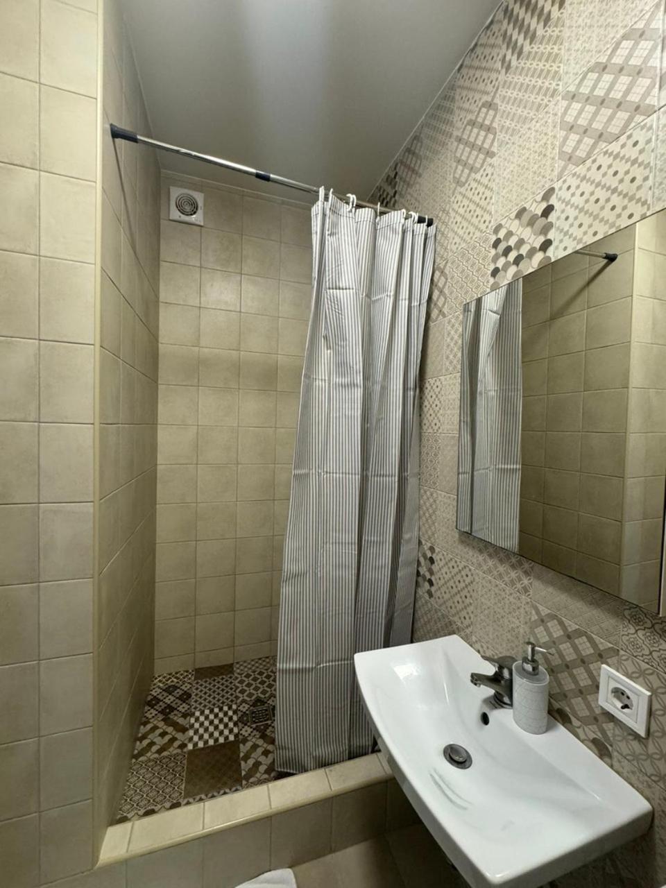 Solo Apartment Virmenska Kiev Ngoại thất bức ảnh
