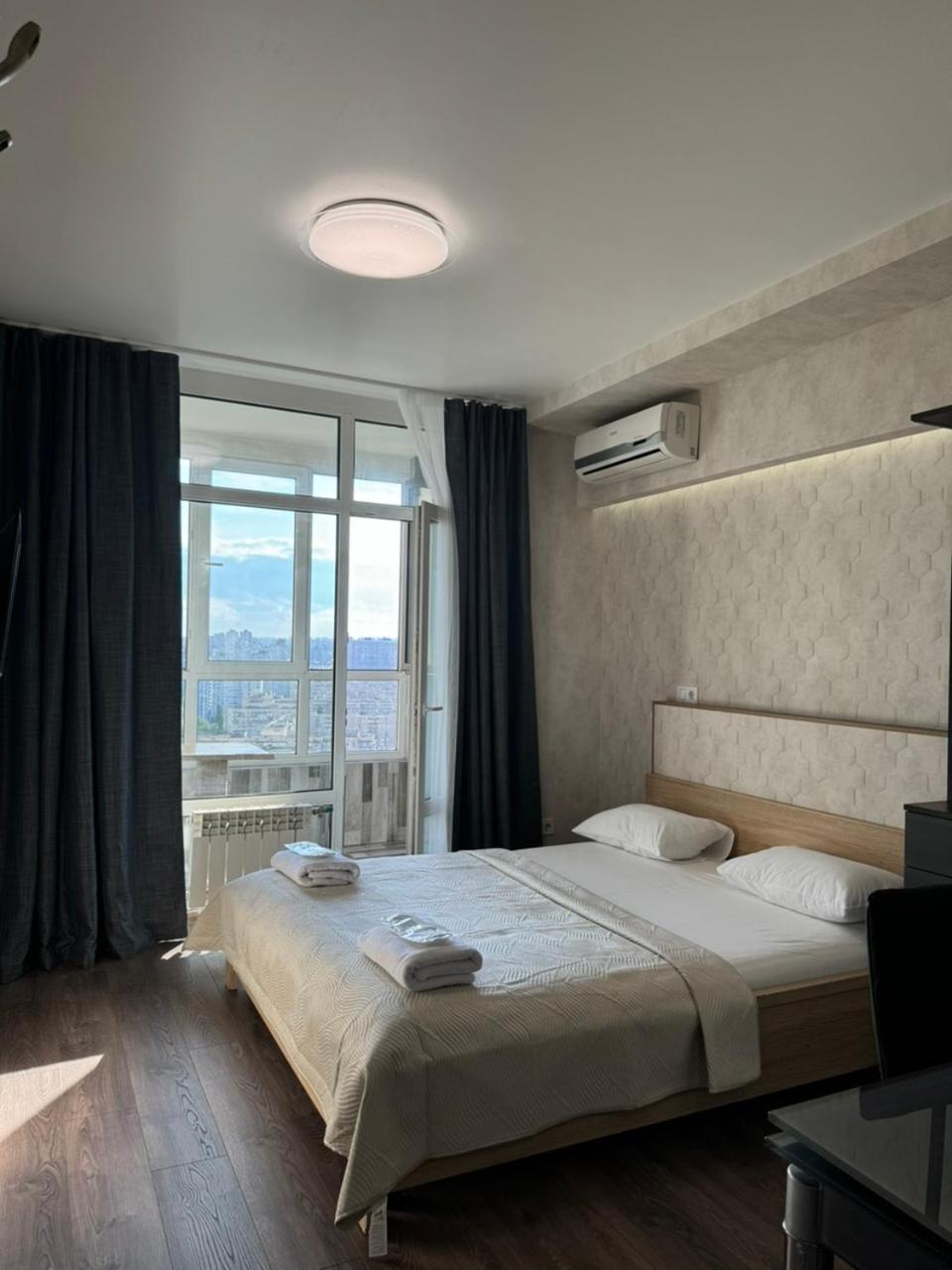 Solo Apartment Virmenska Kiev Ngoại thất bức ảnh