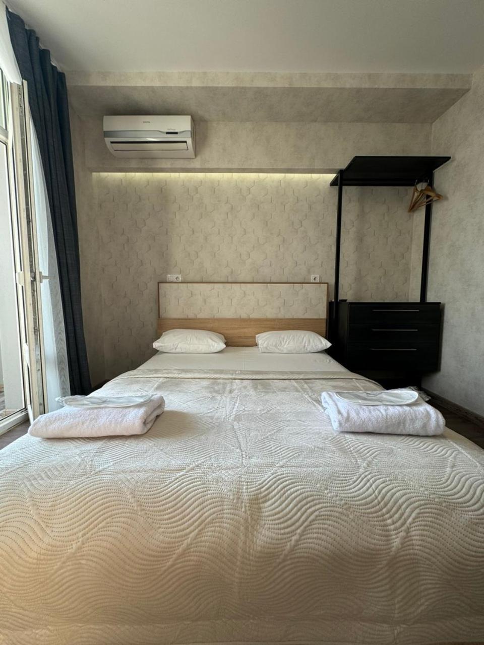 Solo Apartment Virmenska Kiev Ngoại thất bức ảnh