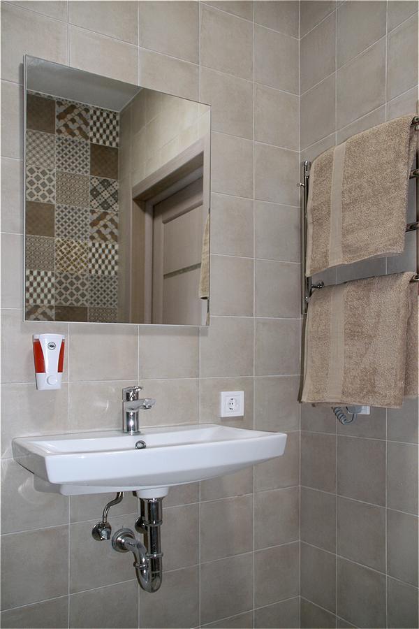 Solo Apartment Virmenska Kiev Ngoại thất bức ảnh